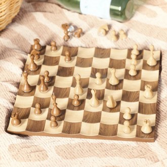 Umbra Wobble Chess Set